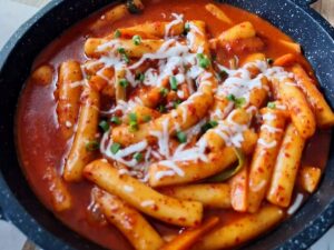 🌶️ Tteokbokki: O Segredo Picante e Doce da Comida de Rua Coreana