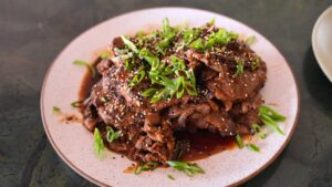 Bulgogi: A Carne Grelhada Doce e Salgada que Conquistou o Mundo